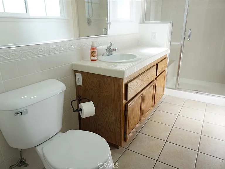 5540 Balboa Blvd — Photo 48