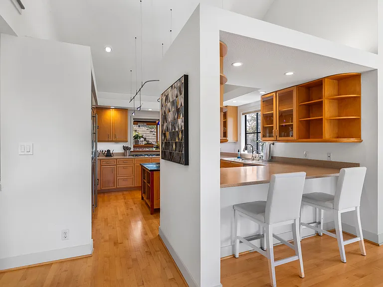 985 W California Ave — Photo 6