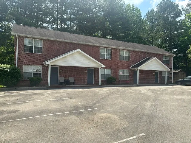 2 bed, 1.5 bath, 1040 sqft, $1,350 — Photo 2