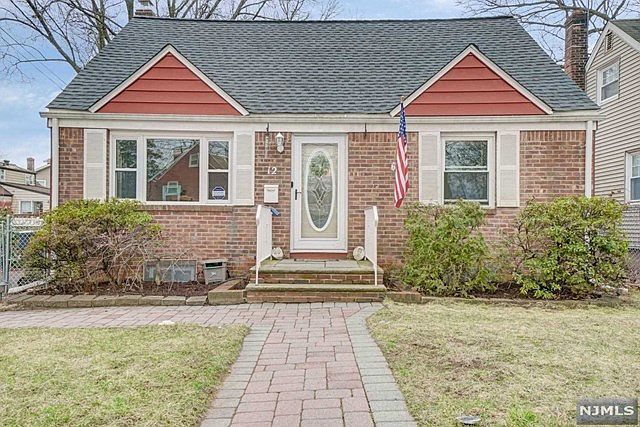 1st image of 12 Paula Dr