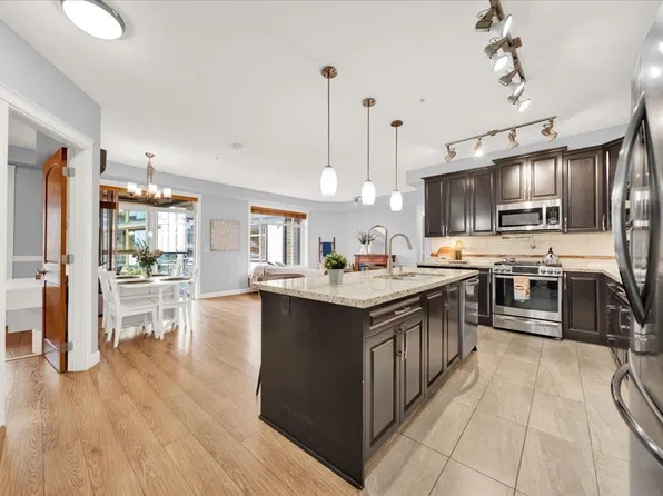 32445 Simon Ave #501, Abbotsford, BC V2T 0G7