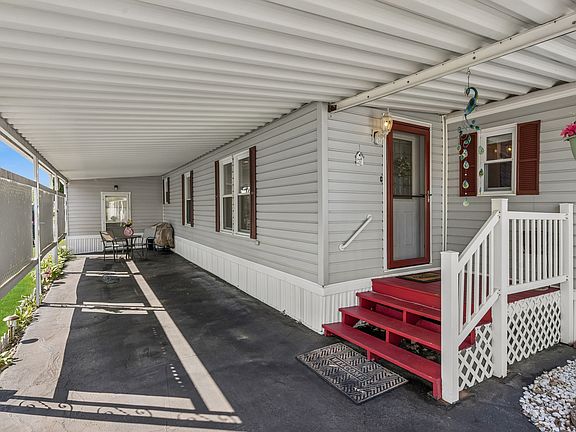 2nd image of 818 Oakbrook Dr