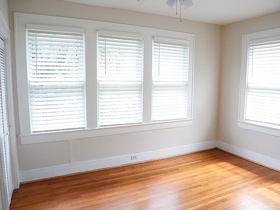 Spacious primary bedroom!