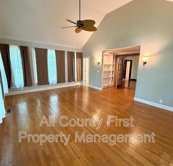 2438 Kings Arms Dr NE — Photo 12