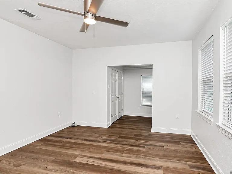 2645 Seneca St — Photo 9
