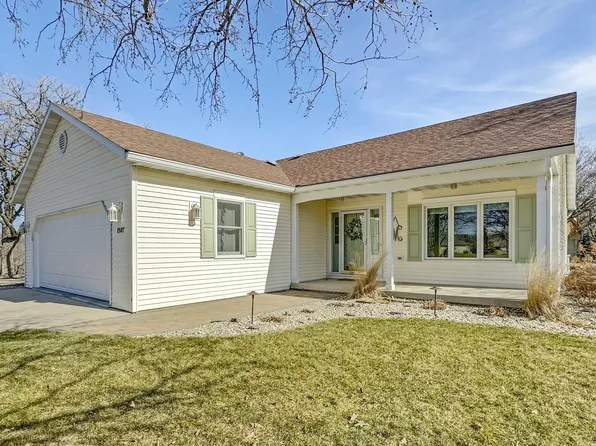 1507 Oak Ct, Hampton, IA 50441