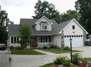 1021 N Breens Bay Rd, Oconomowoc, WI 53066