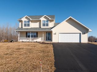 5093 Snapdragon Cir, Little Suamico, WI 54141
