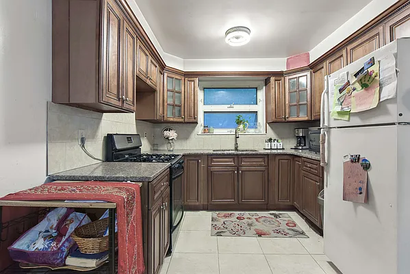 Sold by Re/Max In The City | media 6