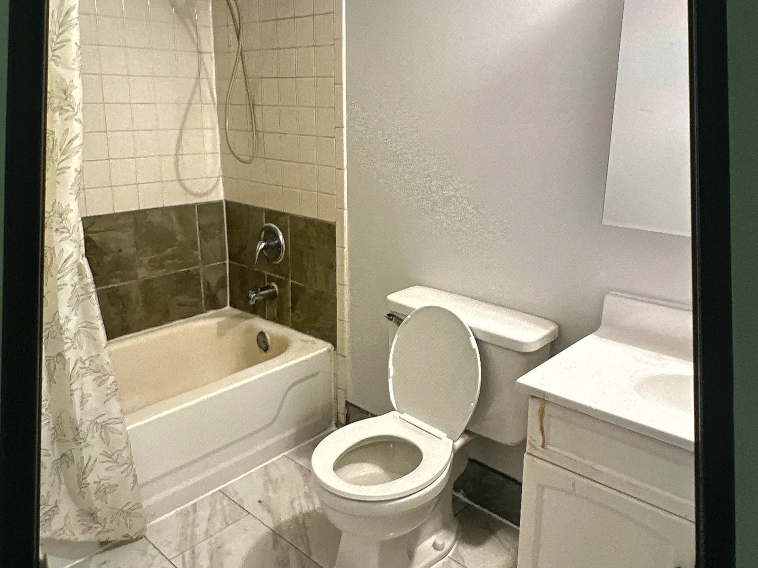 1 bed, 950 sqft, $1,450 — Photo 2