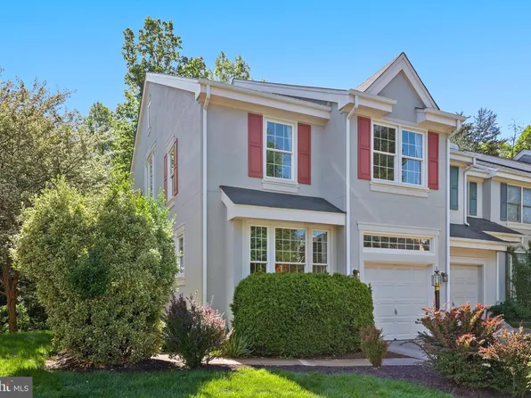 1366 Park Garden Ln, Reston, VA 20194