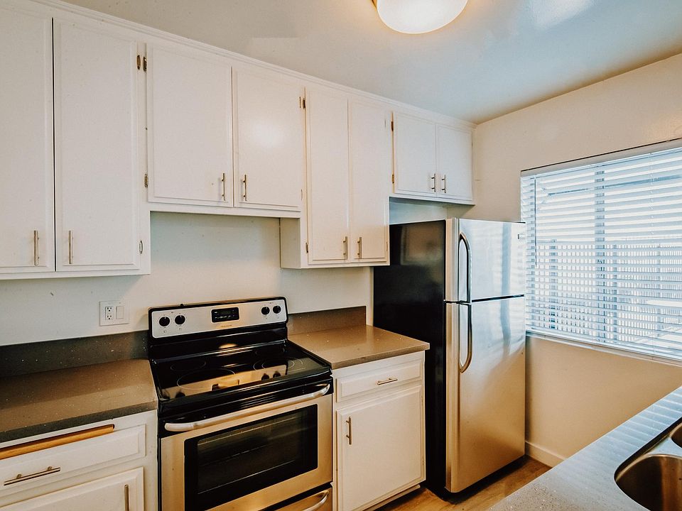 1st image of 8011 Romaine St #6
