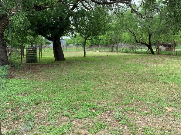 1308 S Melville St, Brady, TX 76825
