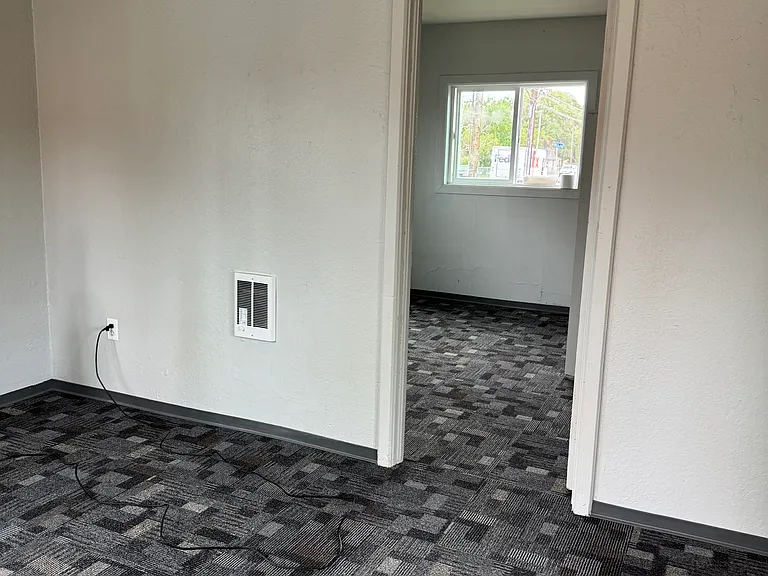 604 N 6th Ave #A — Photo 6