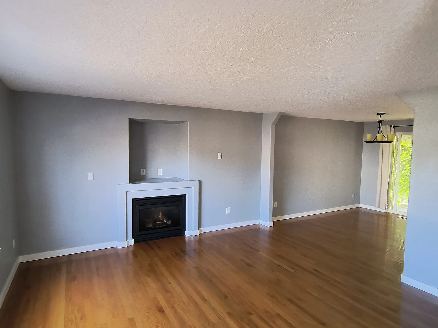 3 bed, 2.5 bath, 1758 sqft, $2,895 — Photo 2