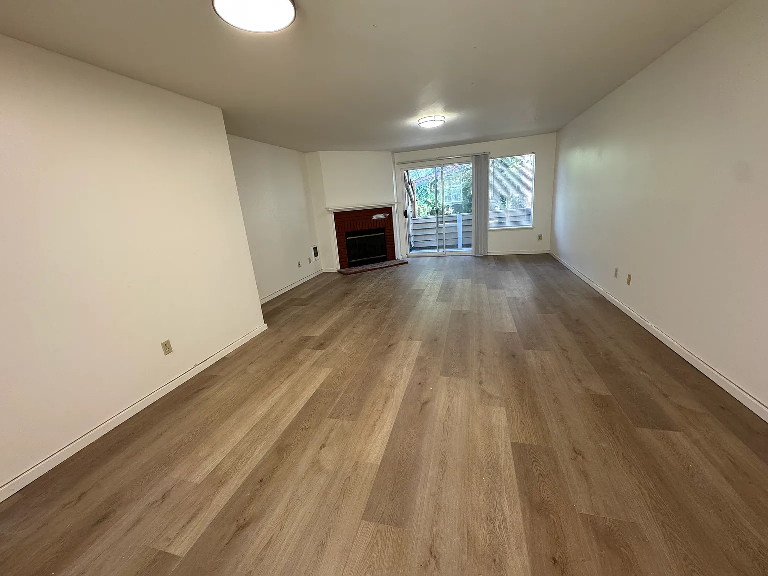 2 bed, 1000 sqft, $2,000 — Photo 4