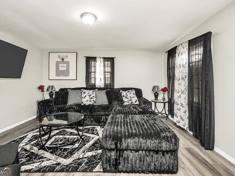 106 Vickie Dr — Photo 4