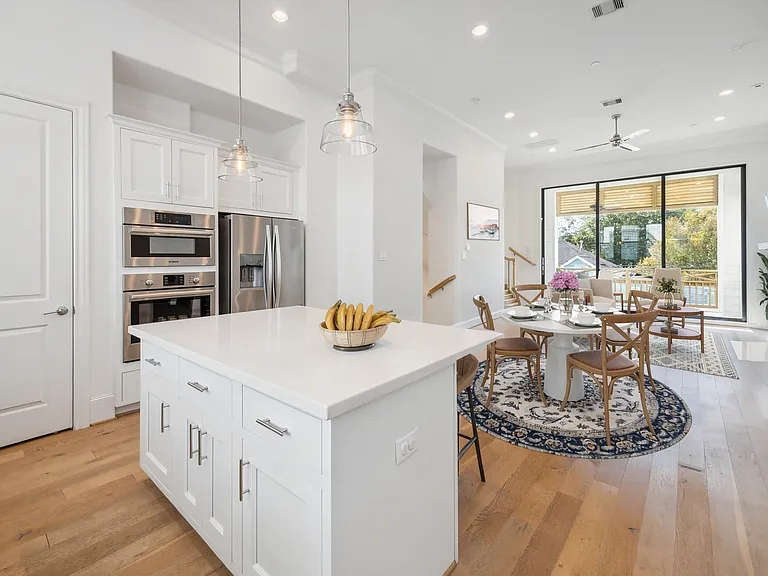 2714 Harvard St — Photo 12