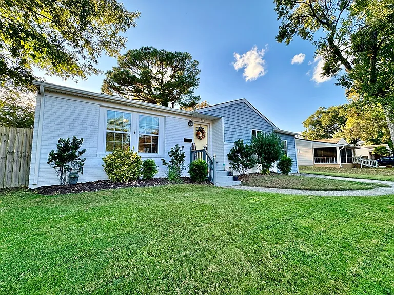 517 Aragona Blvd — Photo 1