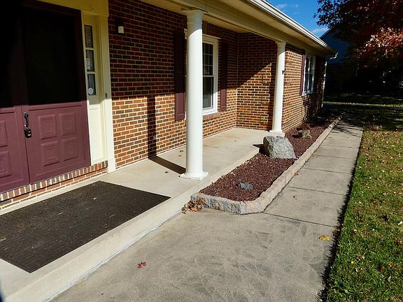 2nd image of 16 Carol Ann Ct