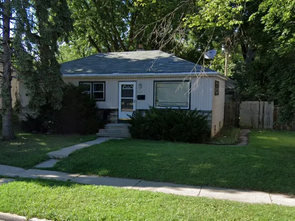 8082 W Grantosa Dr, Milwaukee, WI 53218