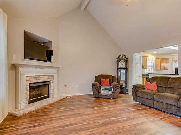 4th image of 265 Dogwood Springs Dr