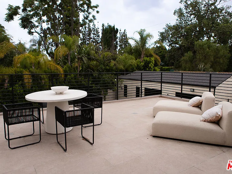 5064 Encino Ave — Photo 10