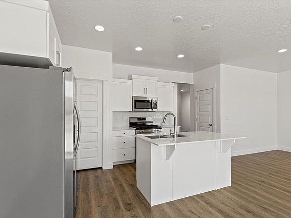 3rd image of LOT 105 Paraiso