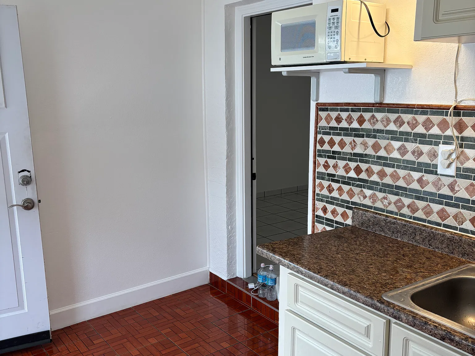 Studio, $1,148 — Photo 2