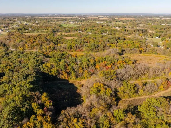 907 Guthrie Rd, Wentzville, MO 63385