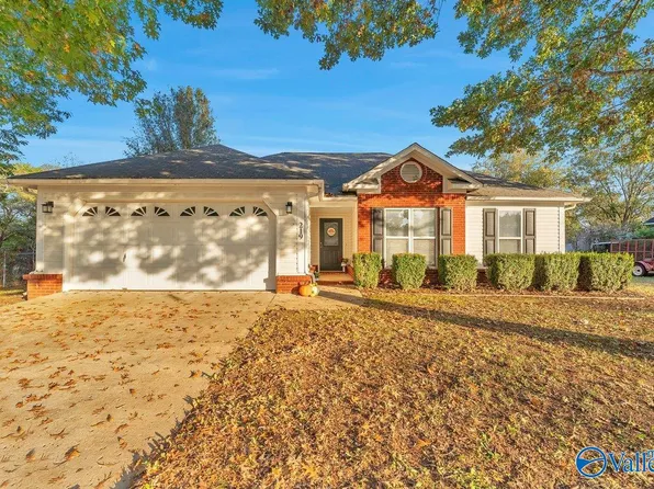 219 Cedar Creek Cir, New Market, AL 35761