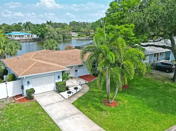 250 NW Lincoln Cir N, Saint Petersburg, FL 33702