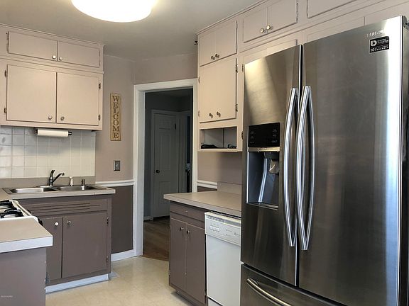 3rd image of 2602 Thayer Dr