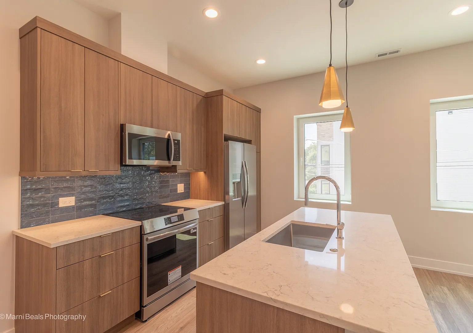 2 bed, 926 sqft, $2,100 — Photo 3