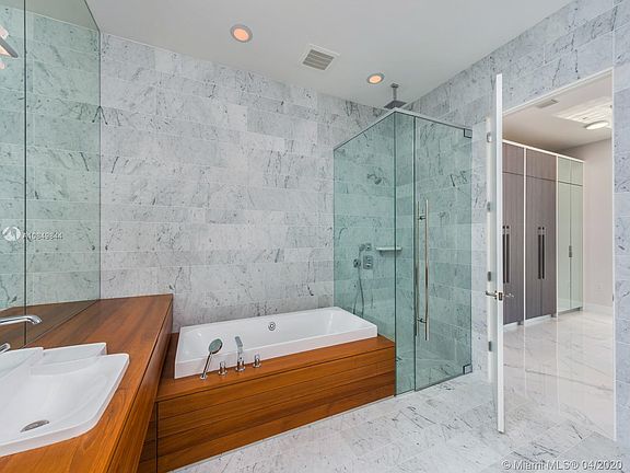 5th image of 2669 S Bayshore Dr #1003