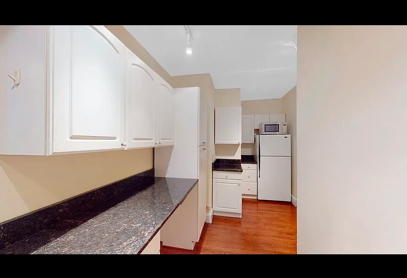2 bed, 610 sqft, $3,000 — Photo 3