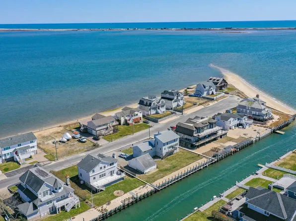 34 Shinnecock Rd, East Quogue, NY 11942