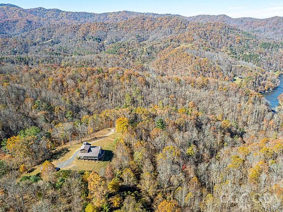 3rd image of 2381 Little Pine Rd