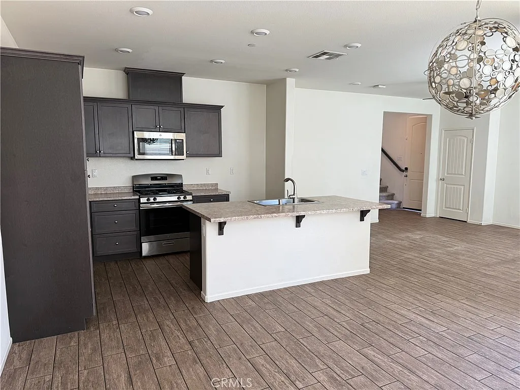 3 bed, 2.5 bath, 1606 sqft, $3,000 — Photo 4