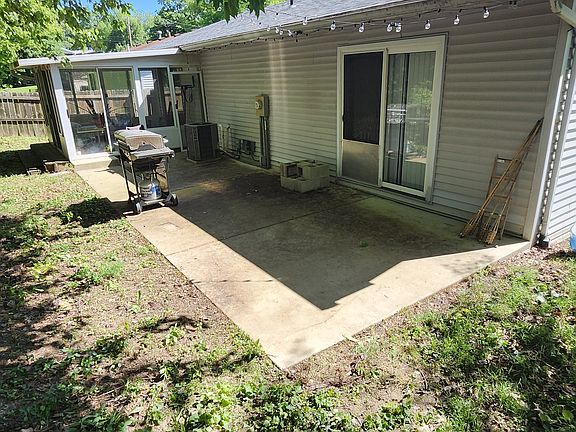 3rd image of 216 Lake Hillcrest Dr