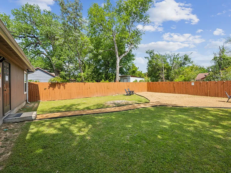 2326 Harding St — Photo 22