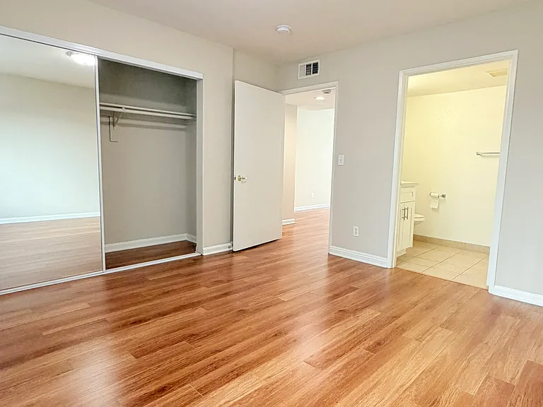 615 W Milford St — Photo 2