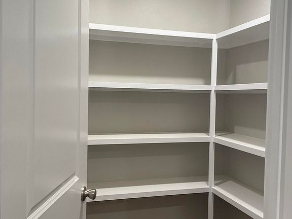 4th image of 203 W Canterbury Lane