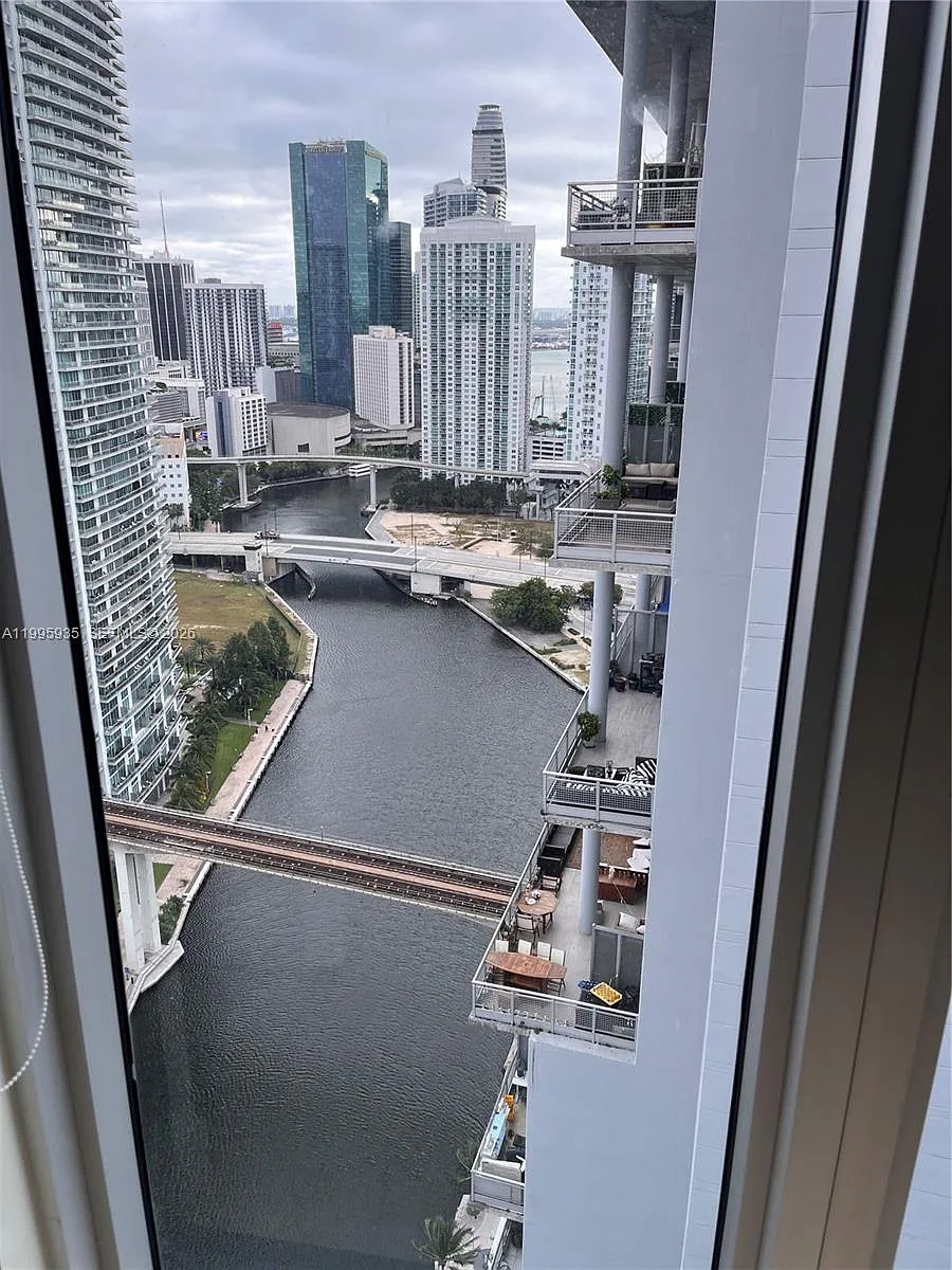 Photo 2 of 15 - 185 SW 7th St #3211 - Miami, FL Building Photo - 185 SW 7th St #3211