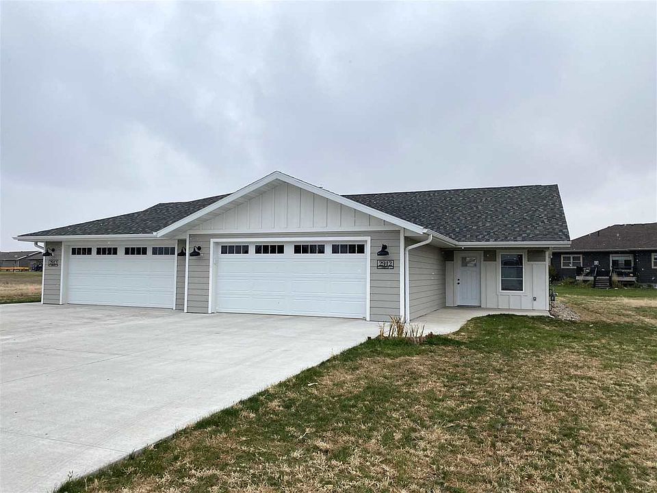1st image of 2912 Sportsmans Dr #A