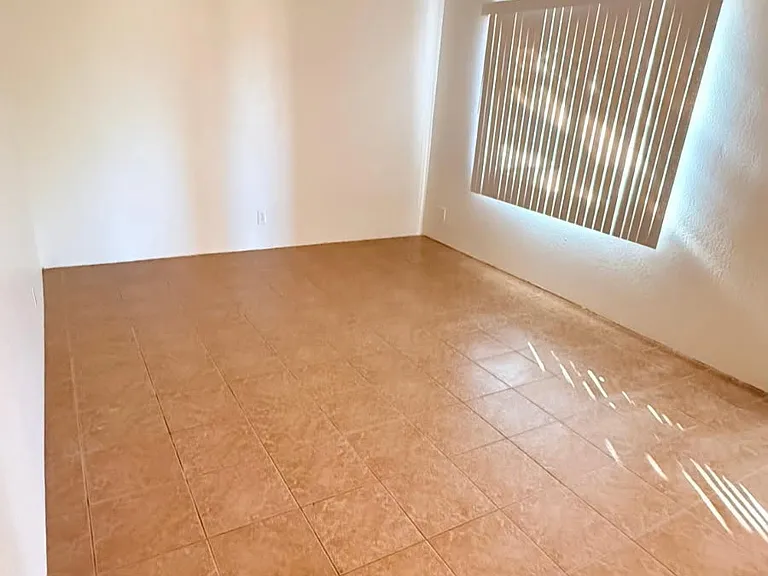 3313 E Blacklidge Dr #1 — Photo 3
