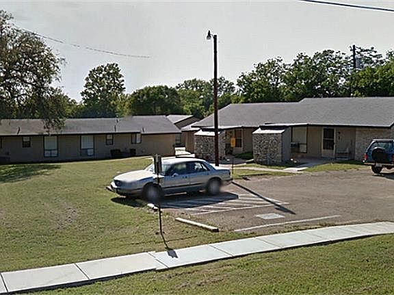 5th image of 400 Brewster Ave