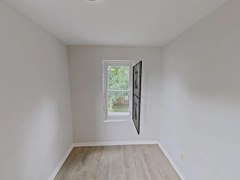 868 E Locust Ave — Photo 9