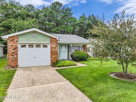 2nd image of 51 Regent Circle