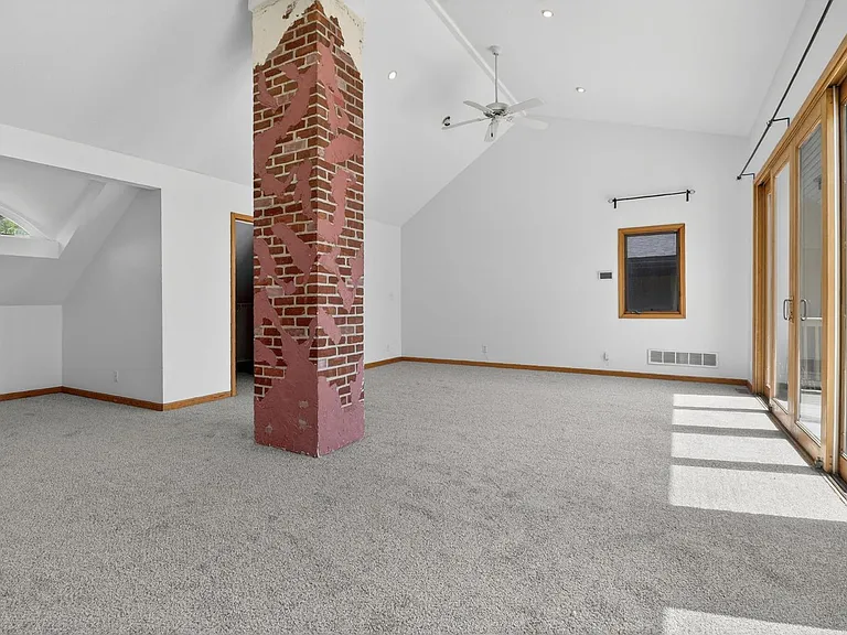 1210 River Rd — Photo 24